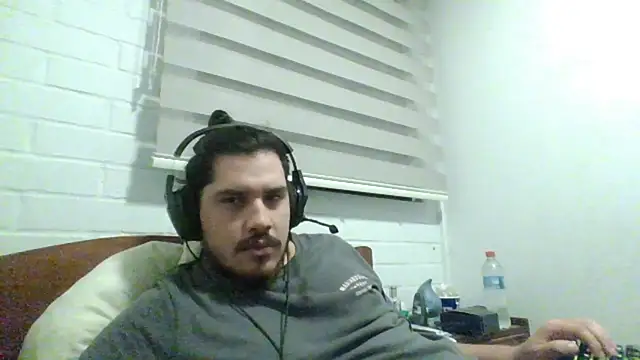 Snapshot of hung_weeb chatting on April 3, 2026, 3:37 am hung weeb online show from April 3, 2026, 3:37 am