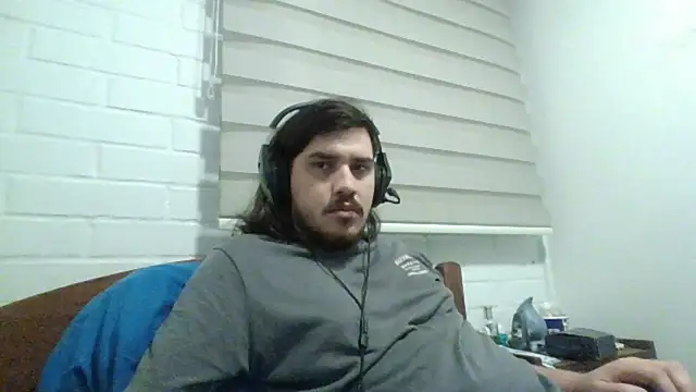 Snapshot of hung_weeb chatting on April 4, 2026, 1:15 am hung weeb online show from April 4, 2026, 1:15 am