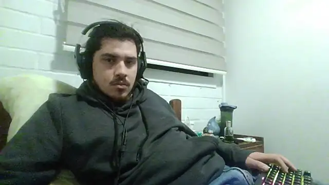 Snapshot of hung_weeb chatting on April 14, 2026, 1:55 am hung weeb online show from April 14, 2026, 1:55 am