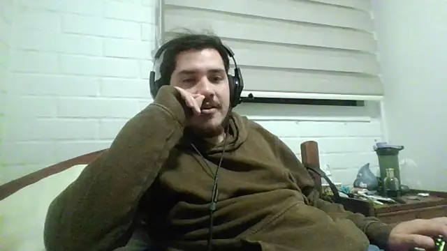 Snapshot of hung_weeb chatting on April 15, 2026, 4:08 am hung weeb online show from April 15, 2026, 4:08 am