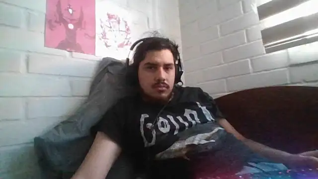 Snapshot of hung_weeb chatting on April 15, 2026, 4:25 pm hung weeb online show from April 15, 2026, 4:25 pm