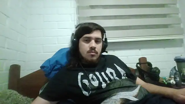 Snapshot of hung_weeb chatting on April 18, 2026, 2:26 am hung weeb online show from April 18, 2026, 2:26 am