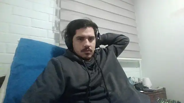 Snapshot of hung_weeb chatting on May 7, 2026, 1:11 am hung weeb online show from May 7, 2026, 1:11 am