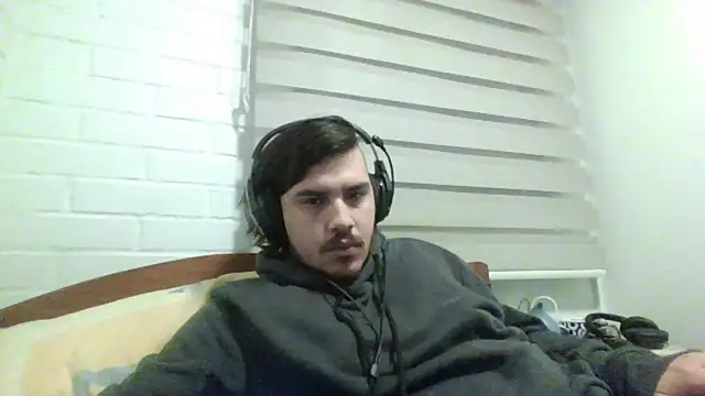 Snapshot of hung_weeb chatting on May 11, 2026, 2:39 am hung weeb online show from May 11, 2026, 2:39 am