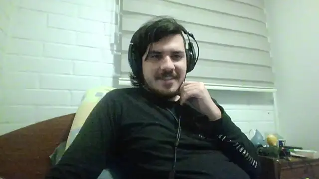 Snapshot of hung_weeb chatting on May 25, 2026, 5:13 am hung weeb online show from May 25, 2026, 5:13 am