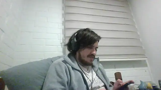Snapshot of hung_weeb chatting on May 26, 2026, 3:57 am hung weeb online show from May 26, 2026, 3:57 am