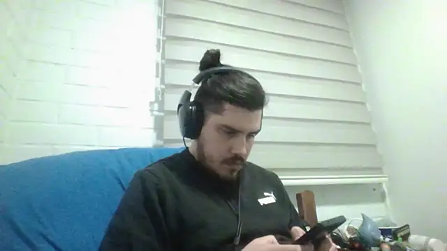 Snapshot of hung_weeb chatting on May 28, 2026, 1:47 am hung weeb online show from May 28, 2026, 1:47 am