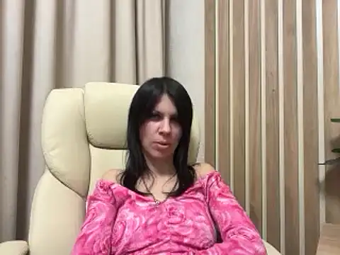 Snapshot of InjaAtHome chatting on April 4, 2026, 7:33 pm InjaAtHome online show from April 4, 2026, 7:33 pm