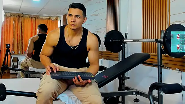 ChoreyTaiylor online show from December 18, 2025, 3:18 pm