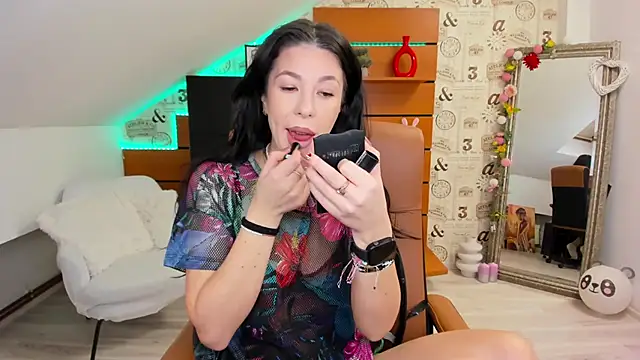 Snapshot of EmillyTaylor chatting on December 5, 2025, 4:43 am EmillyTaylor online show from December 5, 2025, 4:43 am