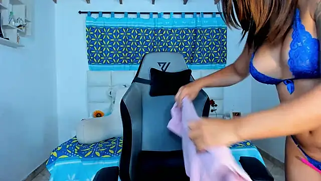 shadia-orozco online show from February 21, 2025, 7:45 am