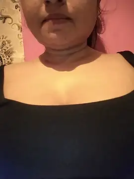 Snapshot of soniya_cute chatting on August 3, 2026, 6:33 pm soniya cute online show from August 3, 2026, 6:33 pm