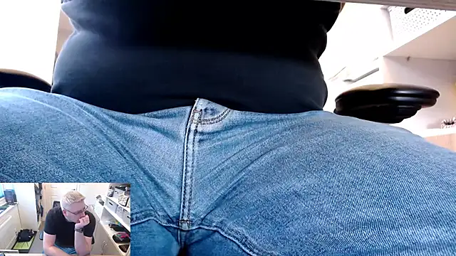 Snapshot of RicRockhard chatting on March 30, 2026, 7:42 am RicRockhard online show from March 30, 2026, 7:42 am