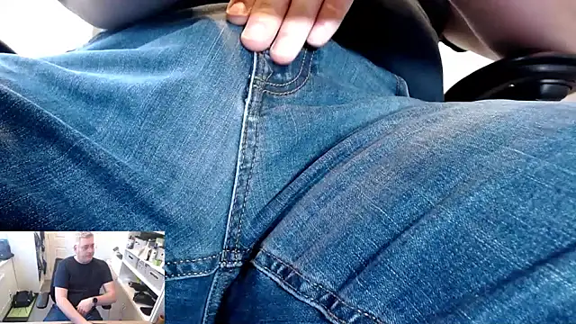 Snapshot of RicRockhard chatting on April 8, 2026, 9:42 am RicRockhard online show from April 8, 2026, 9:42 am