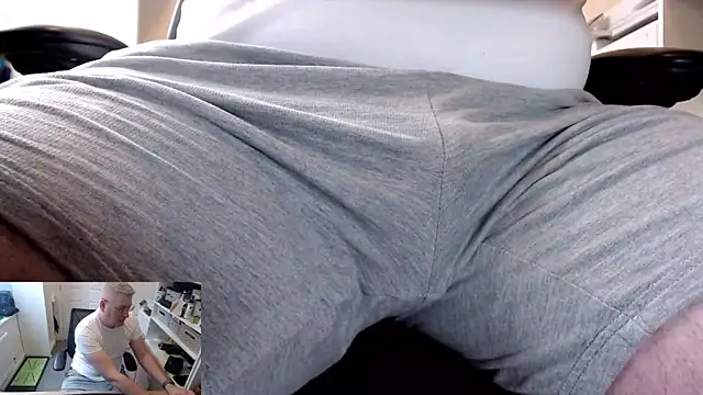 Snapshot of RicRockhard chatting on April 11, 2026, 9:13 am RicRockhard online show from April 11, 2026, 9:13 am