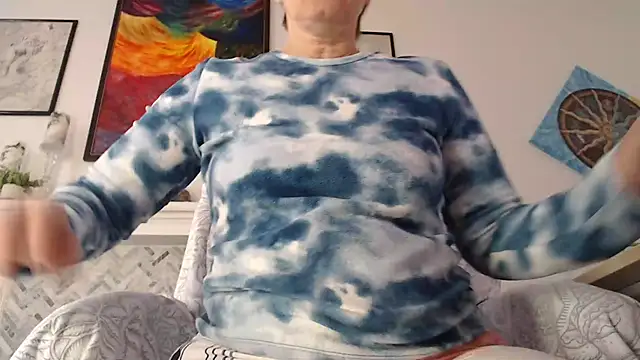 AuroraWillows online show from February 2, 2026, 7:45 pm