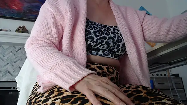 AuroraWillows online show from February 21, 2026, 5:58 pm