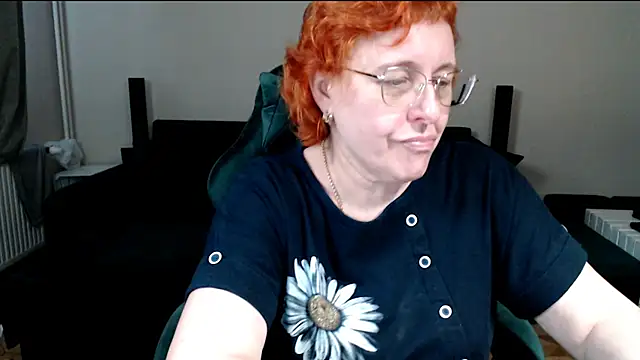 Snapshot of JoannaAndNeighbour chatting on February 4, 2026, 2:12 pm JoannaAndNeighbour online show from February 4, 2026, 2:12 pm