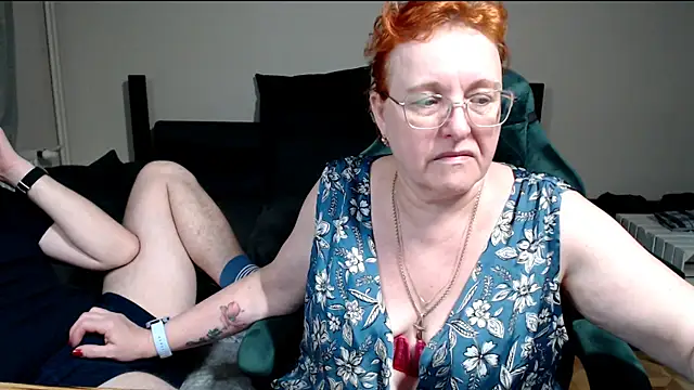 Snapshot of JoannaAndNeighbour chatting on February 11, 2026, 8:36 pm JoannaAndNeighbour online show from February 11, 2026, 8:36 pm