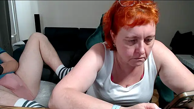 Snapshot of JoannaAndNeighbour chatting on March 3, 2026, 12:33 pm JoannaAndNeighbour online show from March 3, 2026, 12:33 pm