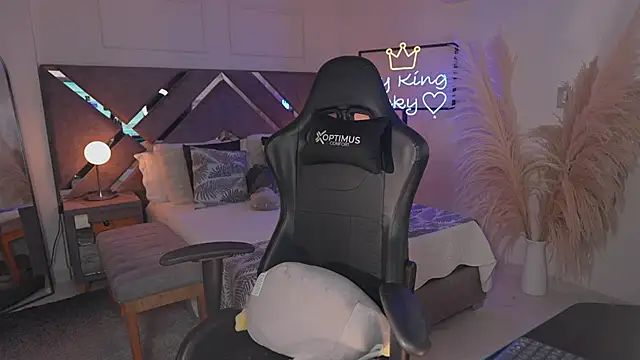 Snapshot of KateOwens chatting on November 4, 2025, 10:58 am KateOwens online show from November 4, 2025, 10:58 am