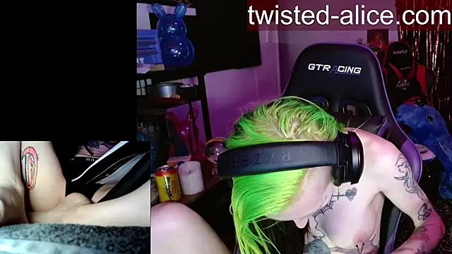 alicewonder09 online show from April 24, 2026, 3:31 am