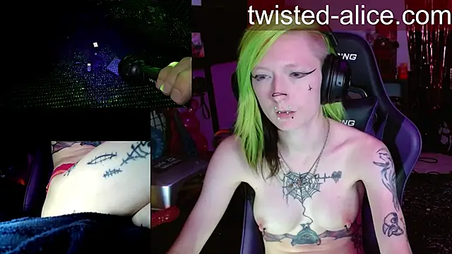 alicewonder09 online show from May 5, 2026, 3:14 am