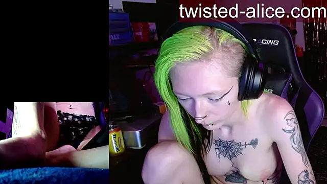 alicewonder09 online show from May 16, 2026, 3:36 am