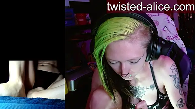 alicewonder09 online show from May 22, 2026, 3:46 am