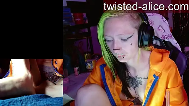 alicewonder09 online show from May 25, 2026, 3:12 am