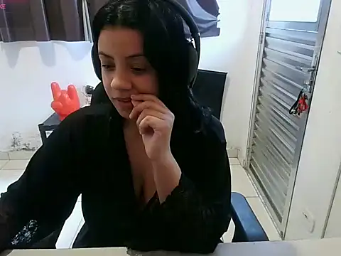 zayrapink online show from February 23, 2026, 6:16 pm