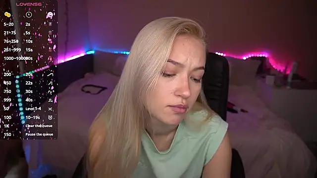 AmandaFiree online show from October 5, 2025, 5:17 am