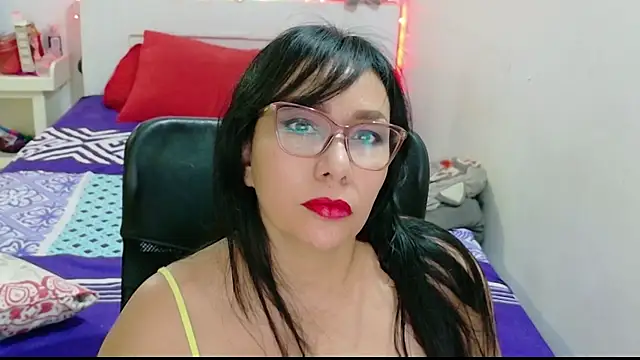 Snapshot of hottplay chatting on May 17, 2026, 7:43 pm hottplay online show from May 17, 2026, 7:43 pm