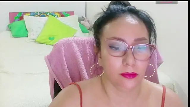 Snapshot of hottplay chatting on June 16, 2026, 4:20 pm hottplay online show from June 16, 2026, 4:20 pm