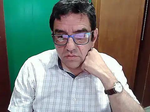 Snapshot of FernandoReuterG chatting on October 12, 2025, 1:37 am FernandoReuterG online show from October 12, 2025, 1:37 am