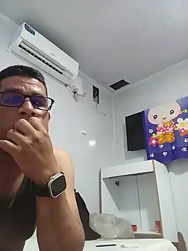 Snapshot of El-reyleon chatting on May 28, 2026, 1:03 am El-reyleon online show from May 28, 2026, 1:03 am