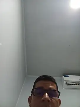 Snapshot of El-reyleon chatting on May 30, 2026, 12:52 am El-reyleon online show from May 30, 2026, 12:52 am