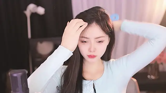 Ocean--Lili online show from February 28, 2025, 2:09 pm