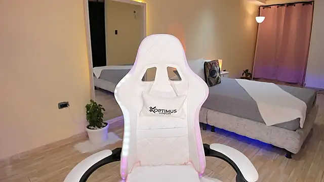 carleee winter online show from September 24, 2025, 12:25 am