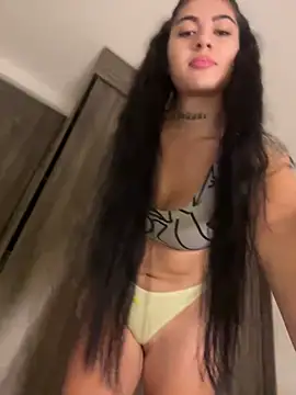 Snapshot of Sarasanders_4 chatting on December 11, 2024, 12:12 am Sarasanders 4 online show from December 11, 2024, 12:12 am