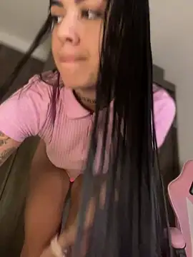 Snapshot of Sarasanders_4 chatting on December 12, 2024, 1:21 am Sarasanders 4 online show from December 12, 2024, 1:21 am