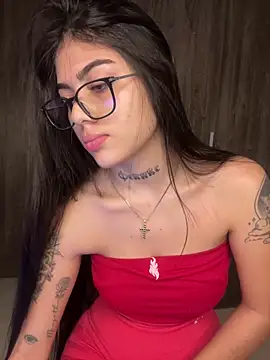 Snapshot of Sarasanders_4 chatting on February 27, 2025, 2:10 am Sarasanders 4 online show from February 27, 2025, 2:10 am