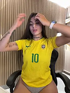 Snapshot of Sarasanders_4 chatting on October 23, 2025, 3:28 am Sarasanders 4 online show from October 23, 2025, 3:28 am