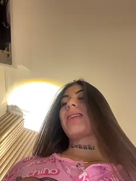 Snapshot of Sarasanders_4 chatting on October 24, 2025, 3:14 am Sarasanders 4 online show from October 24, 2025, 3:14 am