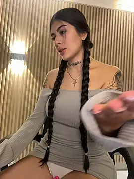 Snapshot of Sarasanders_4 chatting on October 25, 2025, 4:09 am Sarasanders 4 online show from October 25, 2025, 4:09 am