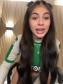 Snapshot of Sarasanders_4 chatting on October 27, 2025, 3:43 am Sarasanders 4 online show from October 27, 2025, 3:43 am