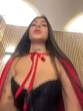 Snapshot of Sarasanders_4 chatting on October 29, 2025, 2:03 am Sarasanders 4 online show from October 29, 2025, 2:03 am