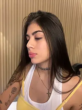 Snapshot of Sarasanders_4 chatting on November 2, 2025, 4:59 am Sarasanders 4 online show from November 2, 2025, 4:59 am