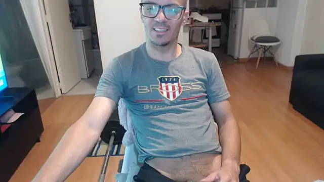 Snapshot of guachin_hunk chatting on June 4, 2026, 3:23 am guachin hunk online show from June 4, 2026, 3:23 am