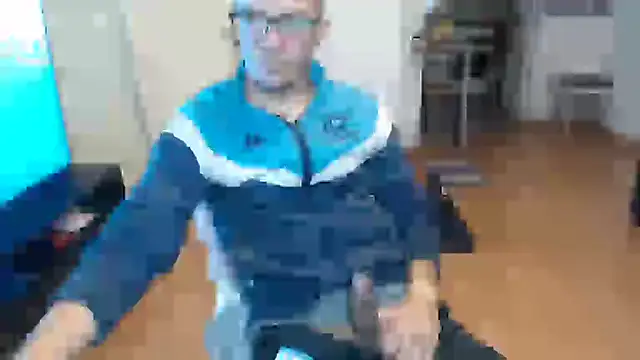 Snapshot of guachin_hunk chatting on June 5, 2026, 6:57 pm guachin hunk online show from June 5, 2026, 6:57 pm
